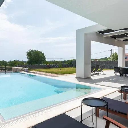 Villa Amazing In Linjan With Wifi And 4 Bedrooms *