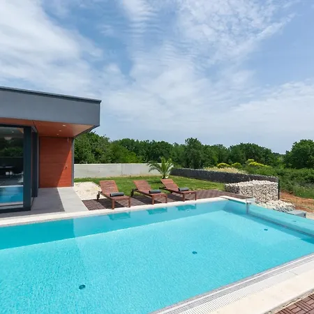 Amazing In Linjan With Wifi And 4 Bedrooms Villa *