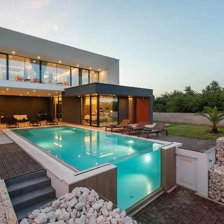 Villa Amazing In Linjan With Wifi And 4 Bedrooms *