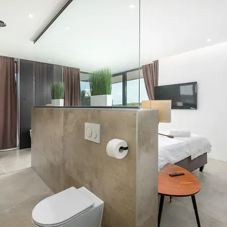 Amazing In Linjan With Wifi And 4 Bedrooms * Liznjan