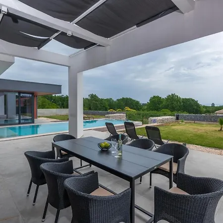 Amazing In Linjan With Wifi And 4 Bedrooms Villa