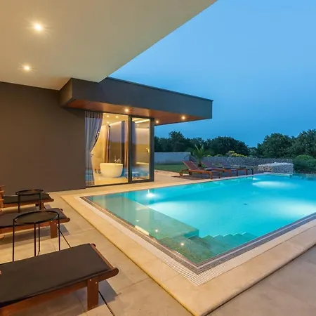 Amazing In Linjan With Wifi And 4 Bedrooms Villa