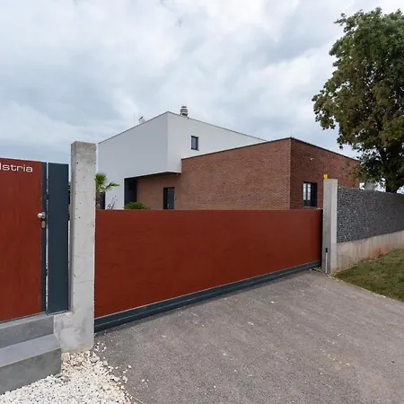 Amazing In Linjan With Wifi And 4 Bedrooms Villa *