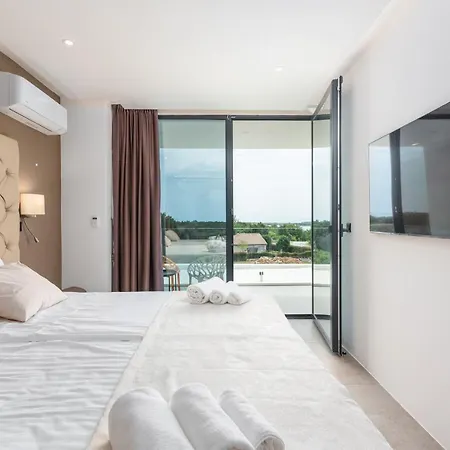 Amazing In Linjan With Wifi And 4 Bedrooms Villa Liznjan