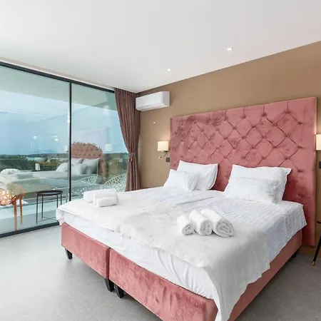 Amazing In Linjan With Wifi And 4 Bedrooms Villa