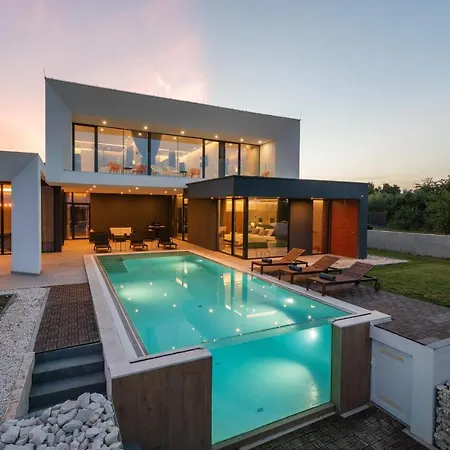 Amazing In Linjan With Wifi And 4 Bedrooms *