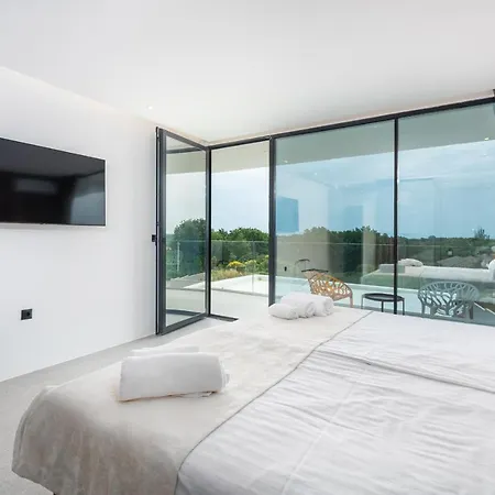 Villa Amazing In Linjan With Wifi And 4 Bedrooms