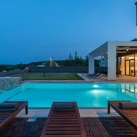 Amazing In Linjan With Wifi And 4 Bedrooms Villa *