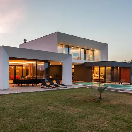 Villa Amazing In Linjan With Wifi And 4 Bedrooms Liznjan