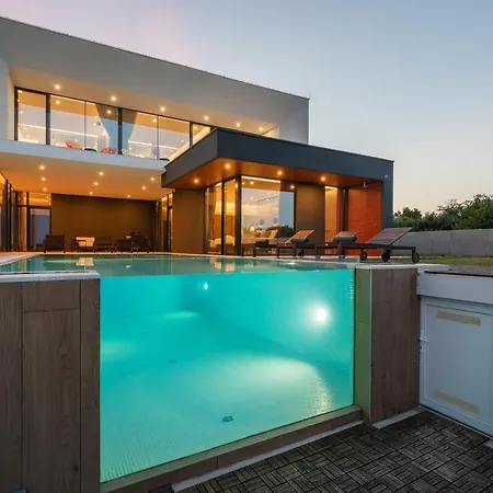 Villa Amazing In Linjan With Wifi And 4 Bedrooms Liznjan