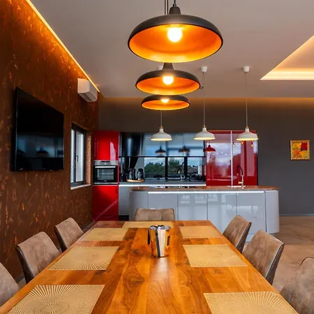Villa Amazing In Linjan With Wifi And 4 Bedrooms Liznjan